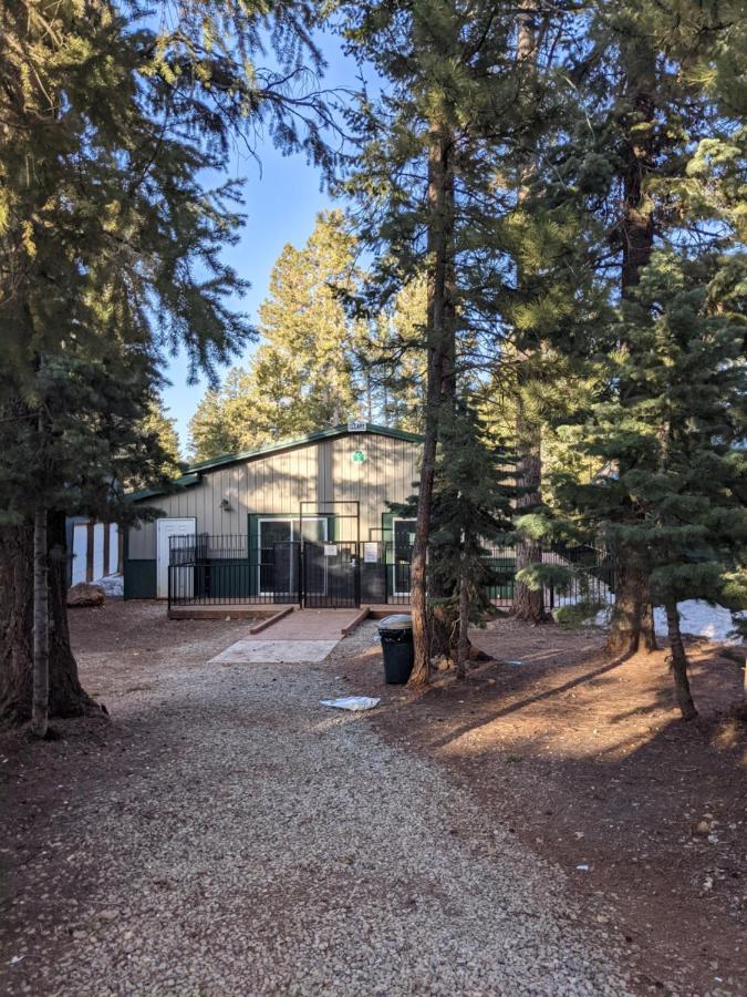 Pinewoods Resort And Rv Park Duck Creek Village المظهر الخارجي الصورة