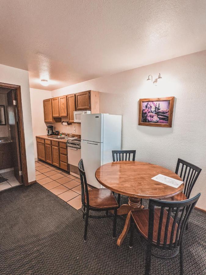 Pinewoods Resort And Rv Park Duck Creek Village المظهر الخارجي الصورة