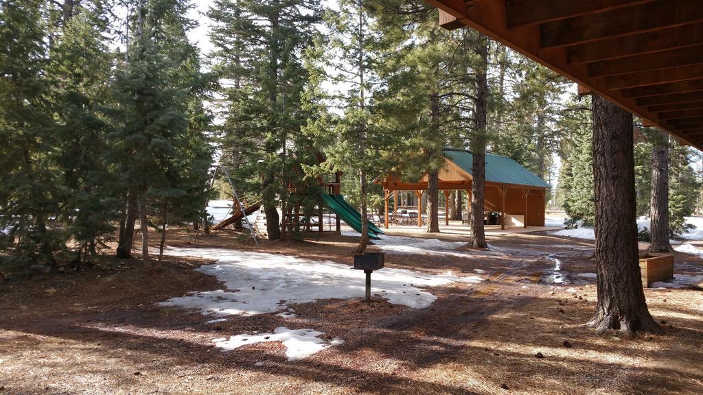 Pinewoods Resort And Rv Park Duck Creek Village الغرفة الصورة
